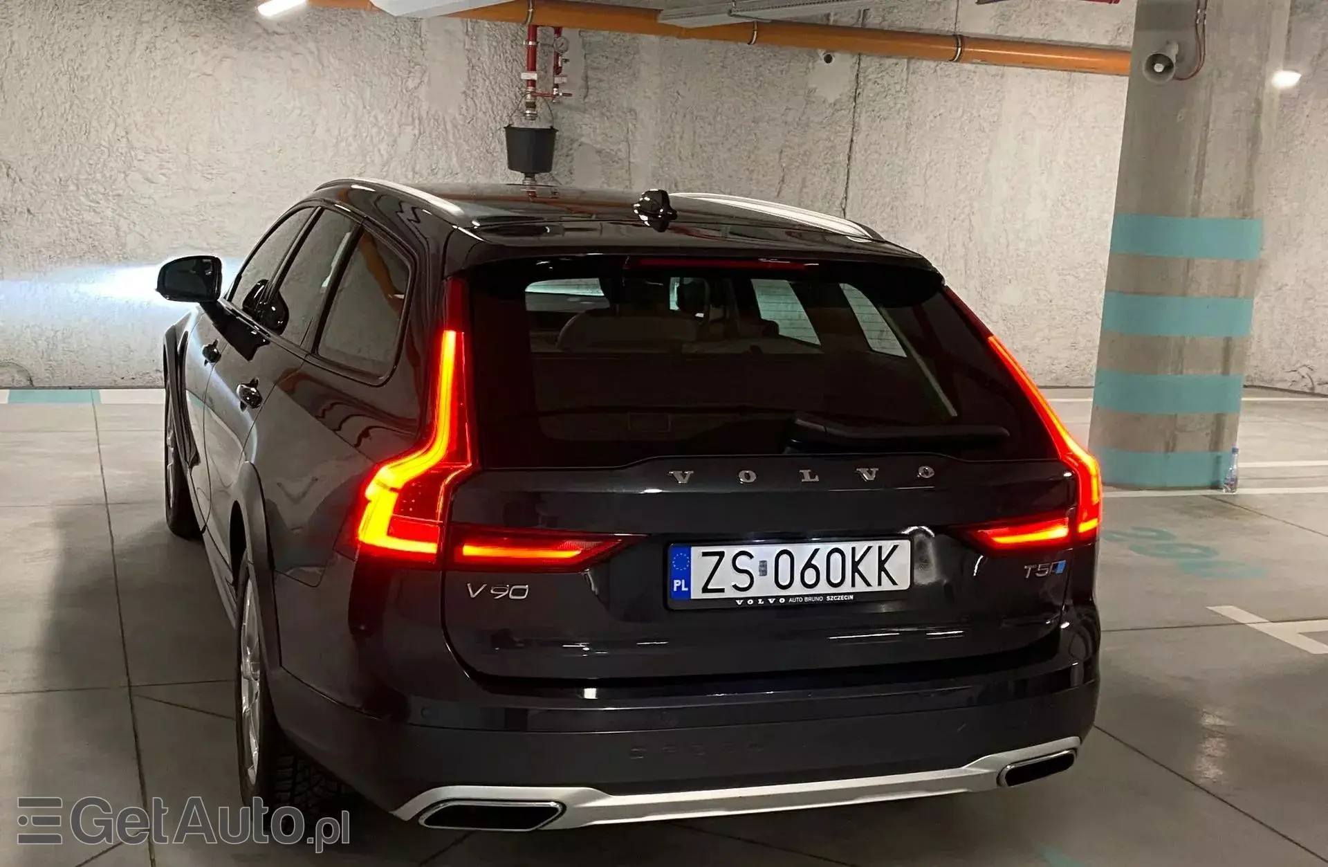 VOLVO V90 
