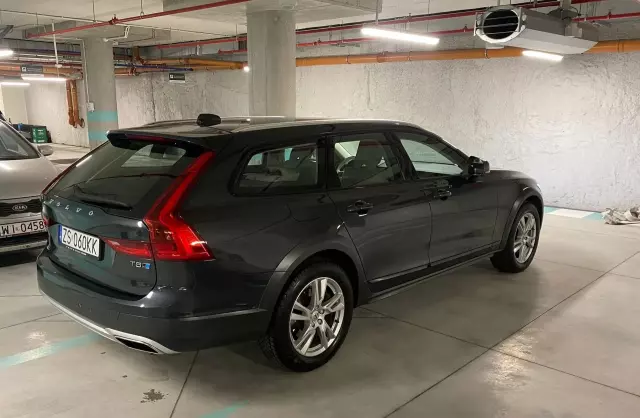VOLVO V90 