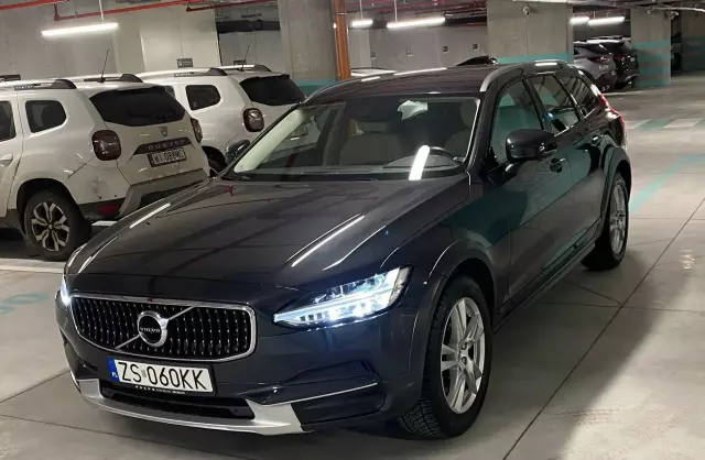 VOLVO V90 