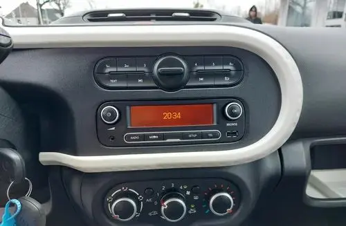 RENAULT Twingo 