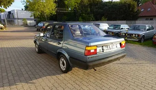 VOLKSWAGEN Jetta 