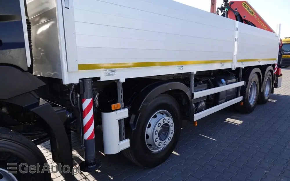 RENAULT C 430 / 8x4 / SKRZYNIOWY 7 M + HDS PALFINGER 33002 -wysów: 14,5 M / UDŹWIG 9800 KG / STEROWANIE RADIOWE / ROTATOR / EURO 6 