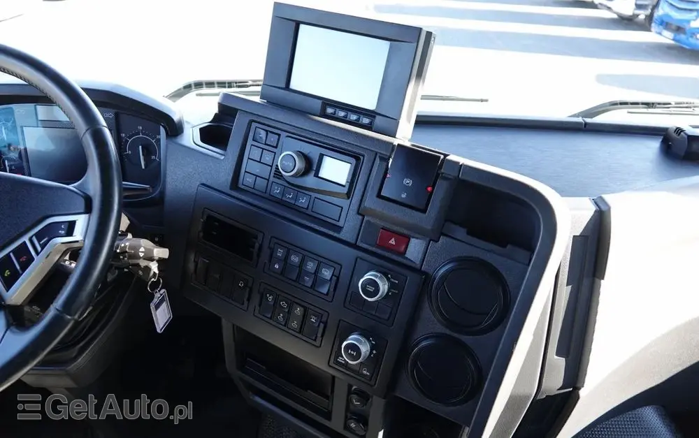 RENAULT C 430 / 8x4 / SKRZYNIOWY 7 M + HDS PALFINGER 33002 -wysów: 14,5 M / UDŹWIG 9800 KG / STEROWANIE RADIOWE / ROTATOR / EURO 6 