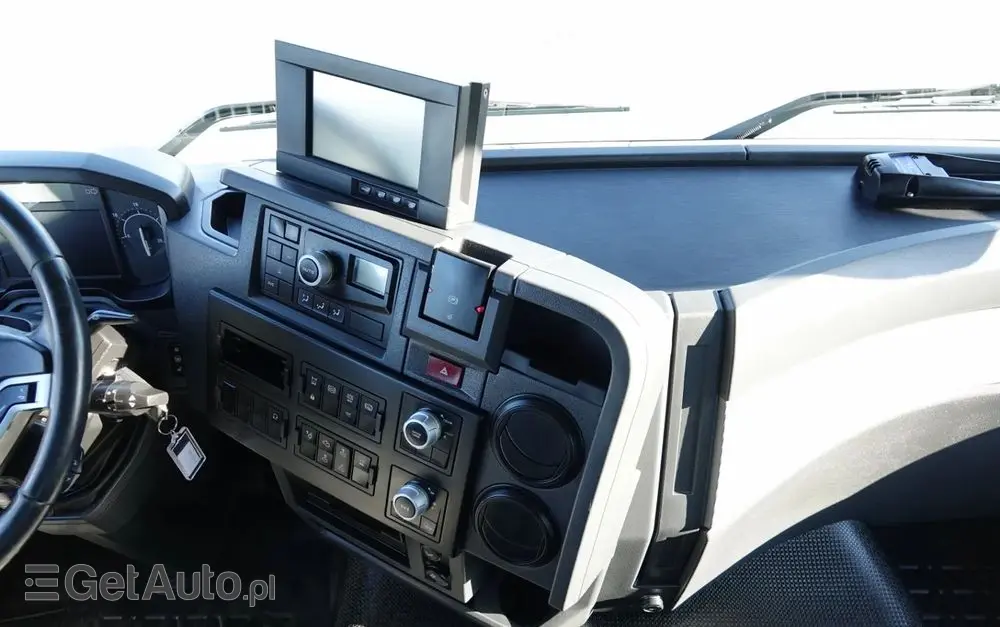 RENAULT C 430 / 8x4 / SKRZYNIOWY 7 M + HDS PALFINGER 33002 -wysów: 14,5 M / UDŹWIG 9800 KG / STEROWANIE RADIOWE / ROTATOR / EURO 6 