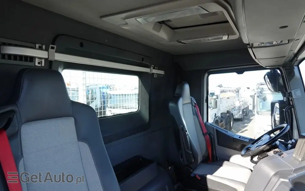 RENAULT C 430 / 8x4 / SKRZYNIOWY 7 M + HDS PALFINGER 33002 -wysów: 14,5 M / UDŹWIG 9800 KG / STEROWANIE RADIOWE / ROTATOR / EURO 6 