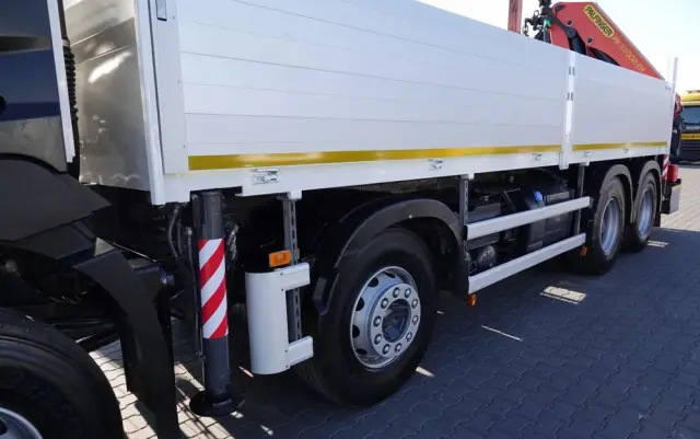 RENAULT C 430 / 8x4 / SKRZYNIOWY 7 M + HDS PALFINGER 33002 -wysów: 14,5 M / UDŹWIG 9800 KG / STEROWANIE RADIOWE / ROTATOR / EURO 6 