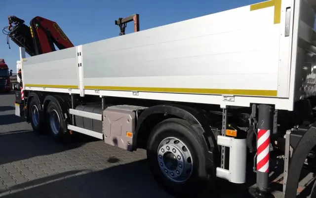 RENAULT C 430 / 8x4 / SKRZYNIOWY 7 M + HDS PALFINGER 33002 -wysów: 14,5 M / UDŹWIG 9800 KG / STEROWANIE RADIOWE / ROTATOR / EURO 6 