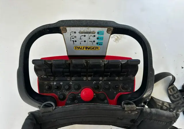 RENAULT C 430 / 8x4 / SKRZYNIOWY 7 M + HDS PALFINGER 33002 -wysów: 14,5 M / UDŹWIG 9800 KG / STEROWANIE RADIOWE / ROTATOR / EURO 6 