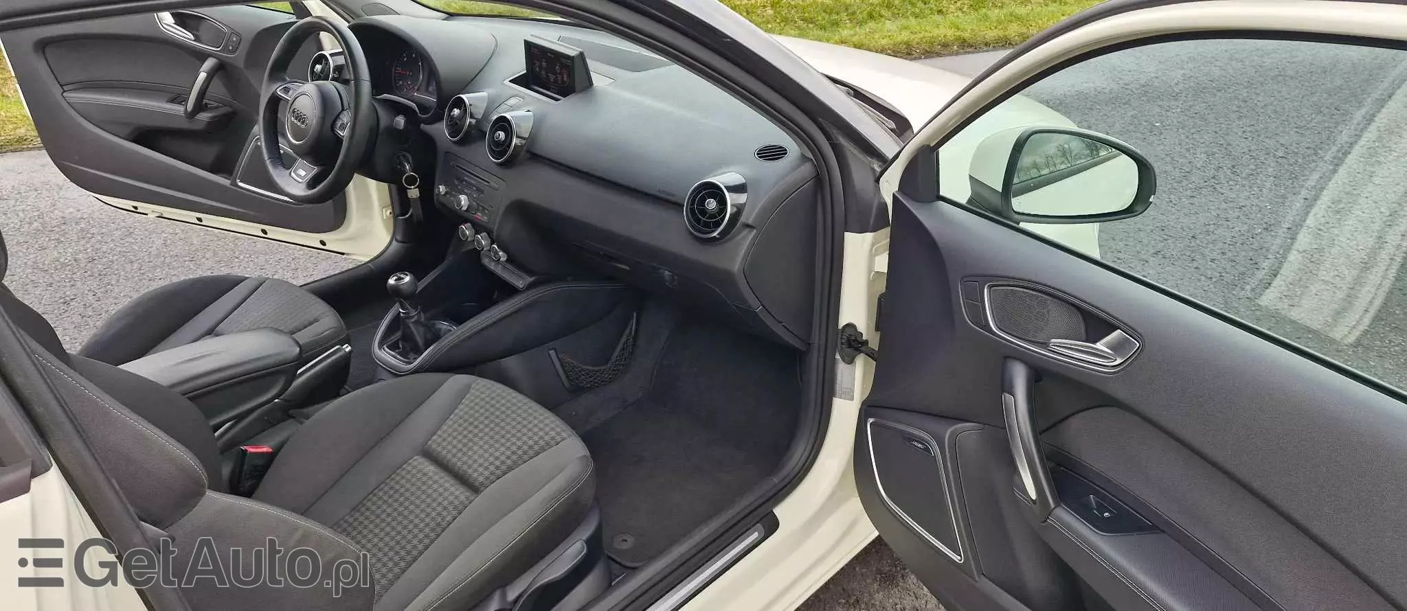 AUDI A1 1.6 TDI S line edition