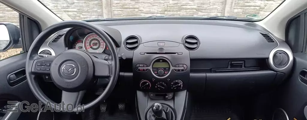 MAZDA 2 