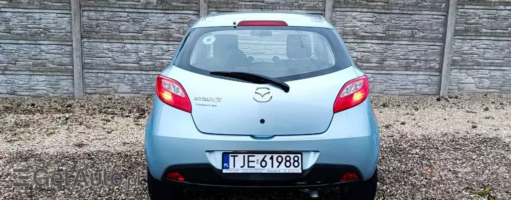 MAZDA 2 