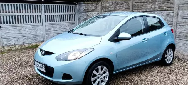MAZDA 2 