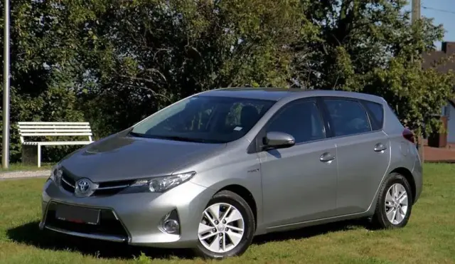 TOYOTA Auris 