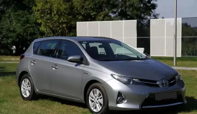 TOYOTA Auris 