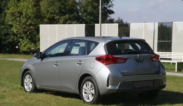 TOYOTA Auris 