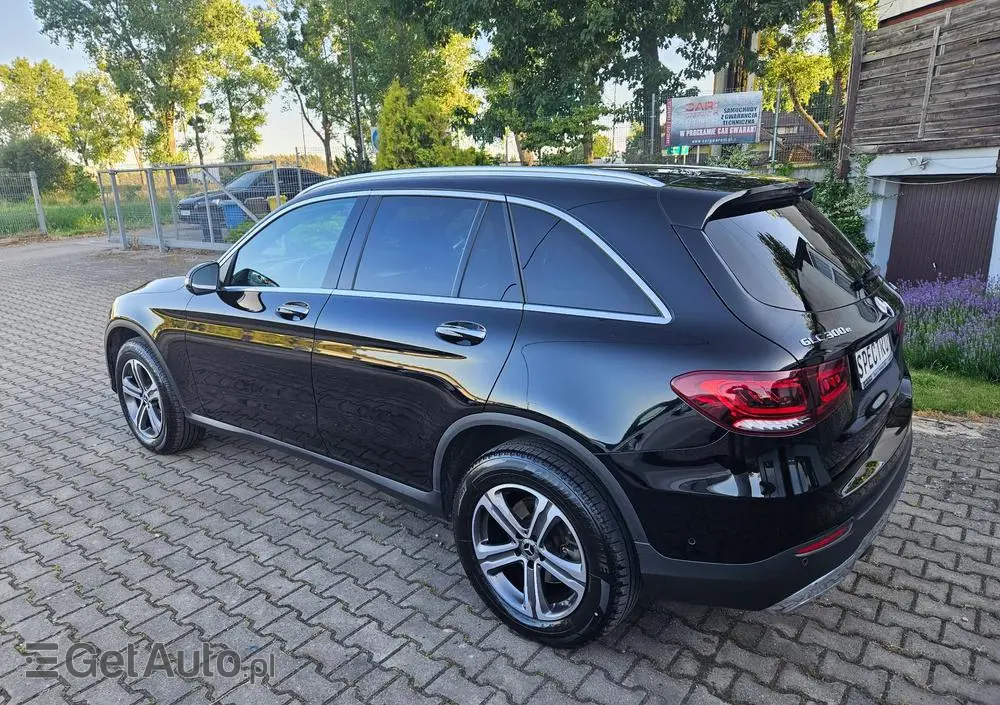 MERCEDES-BENZ GLC 300 e 4-Matic