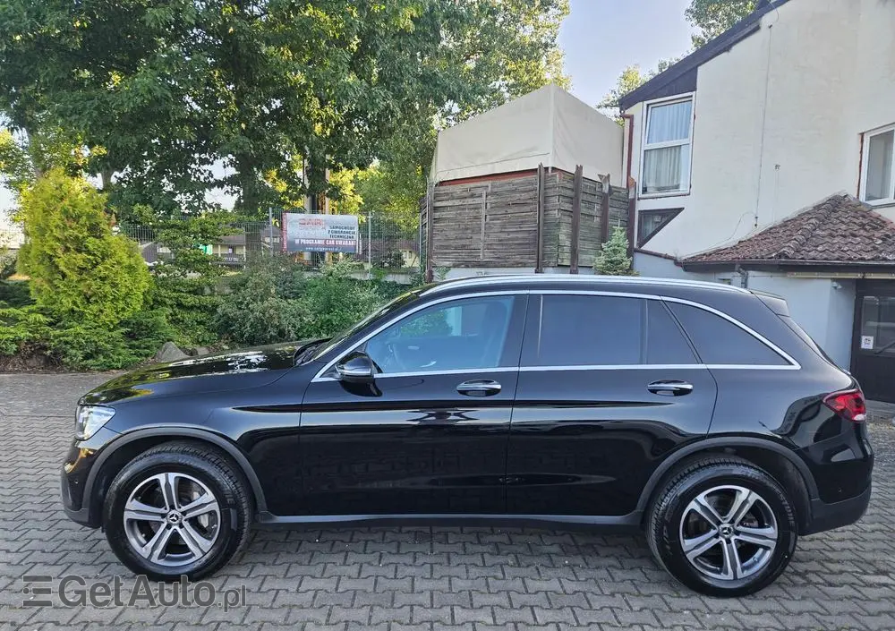 MERCEDES-BENZ GLC 300 e 4-Matic