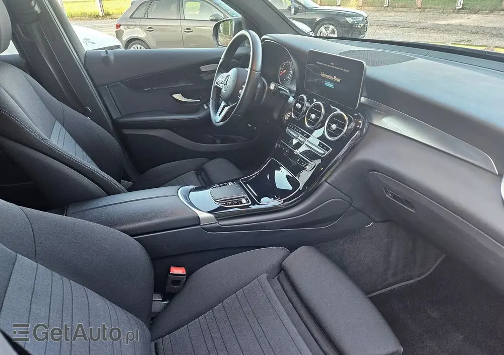 MERCEDES-BENZ GLC 300 e 4-Matic