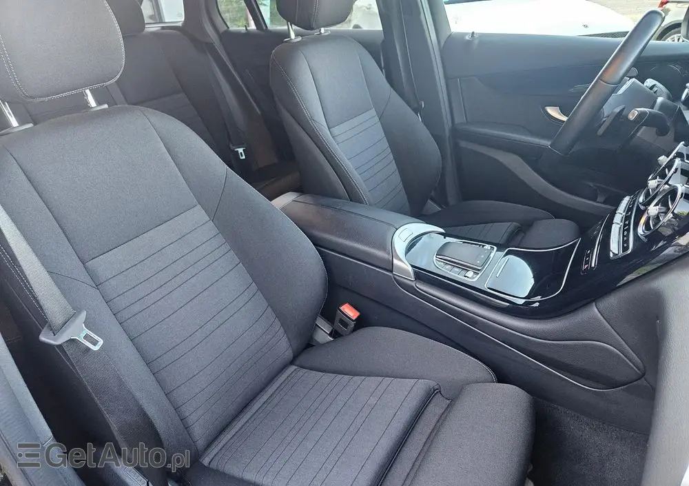MERCEDES-BENZ GLC 300 e 4-Matic