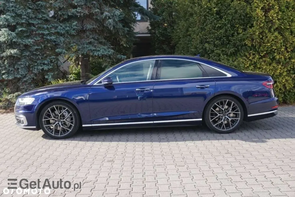 AUDI A8 