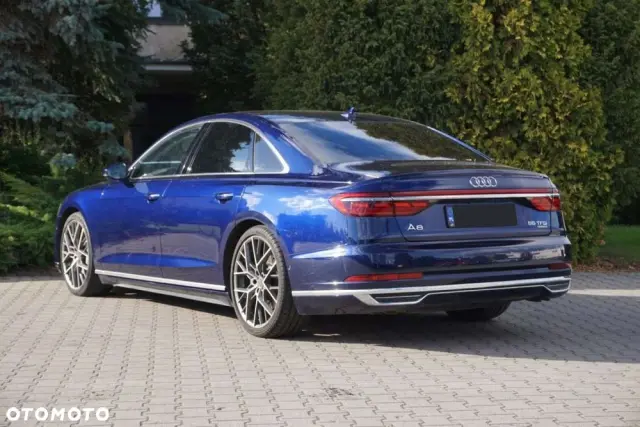 AUDI A8 
