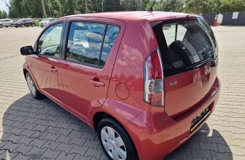 DAIHATSU Sirion 