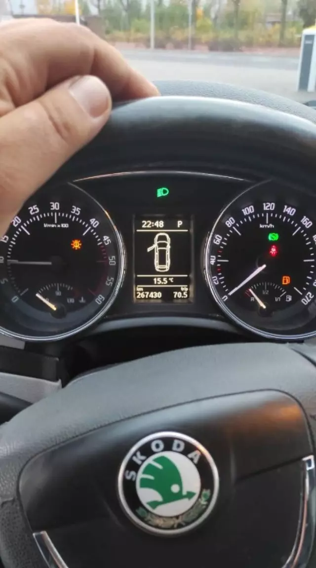 SKODA Superb 2.0 TDI CR DPF (138 KM)