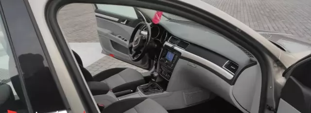 SKODA Superb 2.0 TDI CR DPF (138 KM)