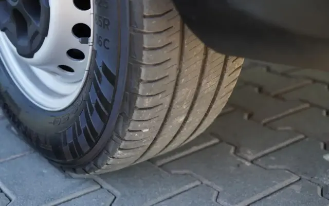 IVECO DAILY 35-140 / BRYGADÓWKA / 7 MIEJSC / BLASZAK / FURGON / SPROWADZONY 