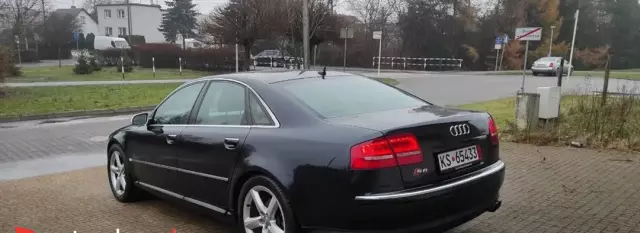 AUDI A8 