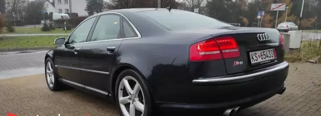 AUDI A8 