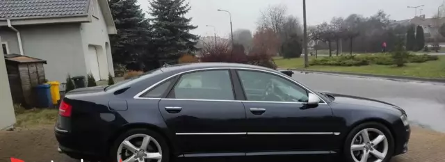 AUDI A8 