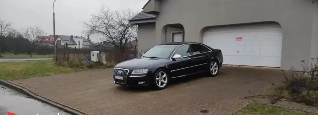 AUDI A8 