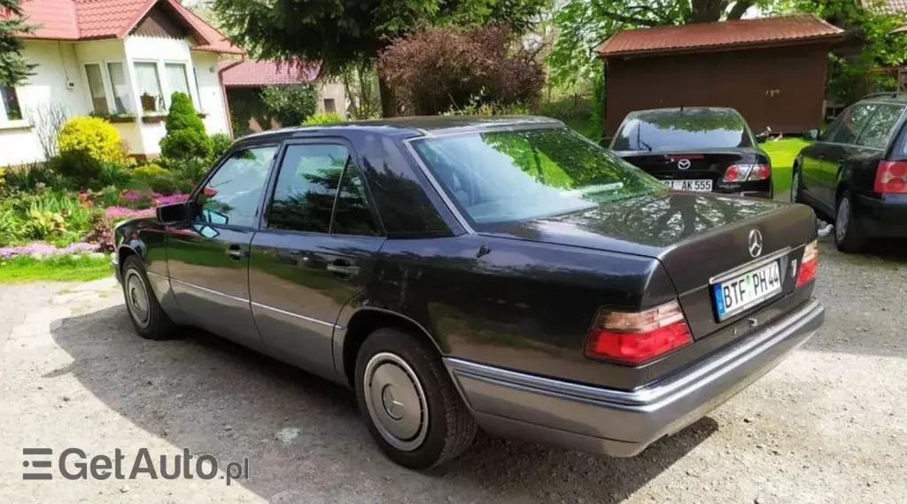 MERCEDES-BENZ W124 