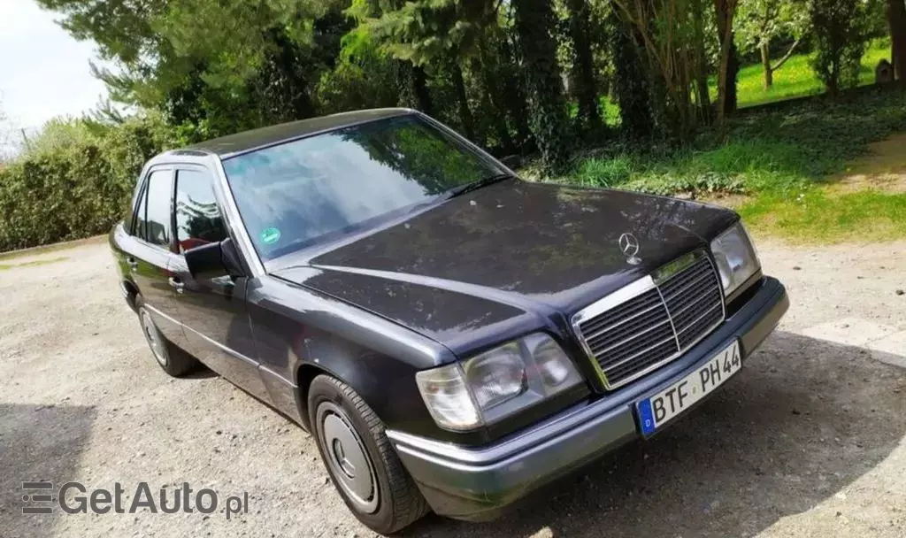 MERCEDES-BENZ W124 