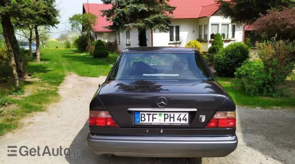 MERCEDES-BENZ W124 