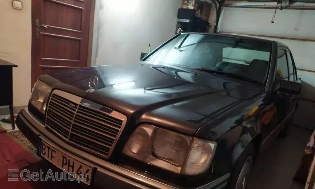 MERCEDES-BENZ W124 