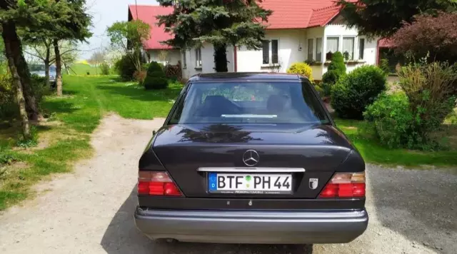 MERCEDES-BENZ W124 