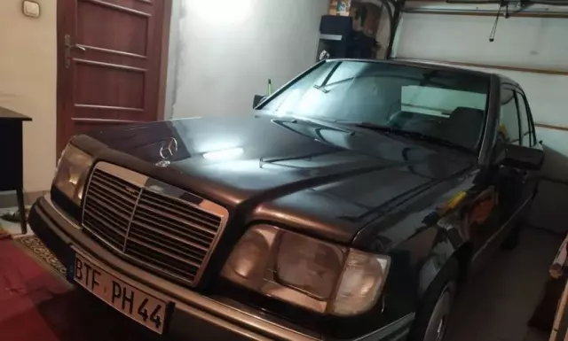 MERCEDES-BENZ W124 