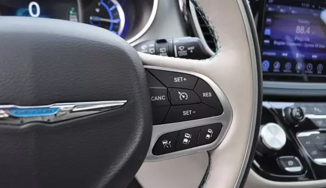 CHRYSLER Pacifica 3.6 V6 (264 KM) Hybrid CVT