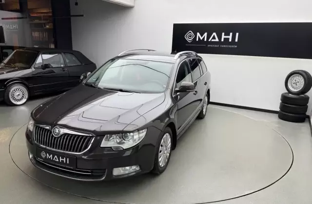 SKODA Superb 