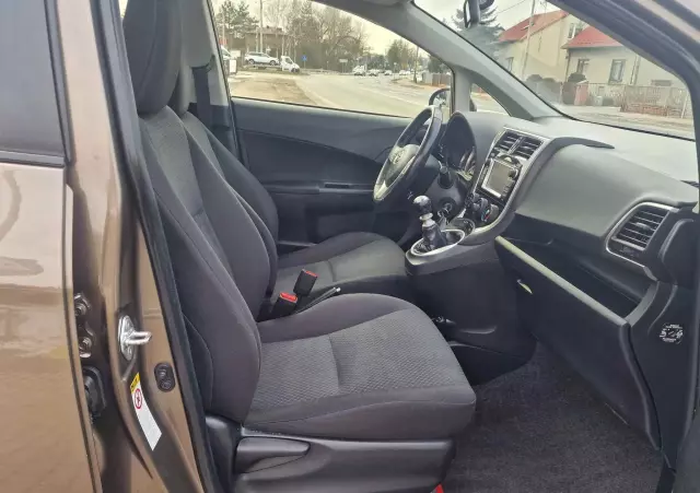 TOYOTA Verso S 1.33 VVT-i Club