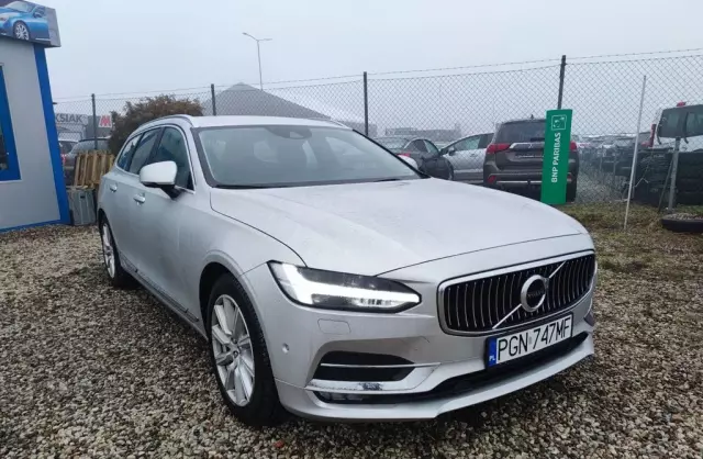 VOLVO V90 