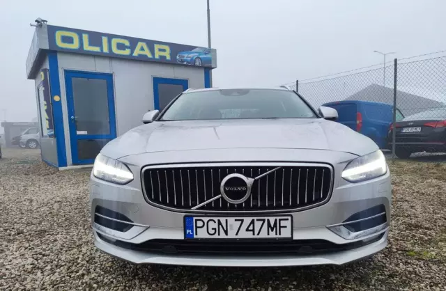 VOLVO V90 