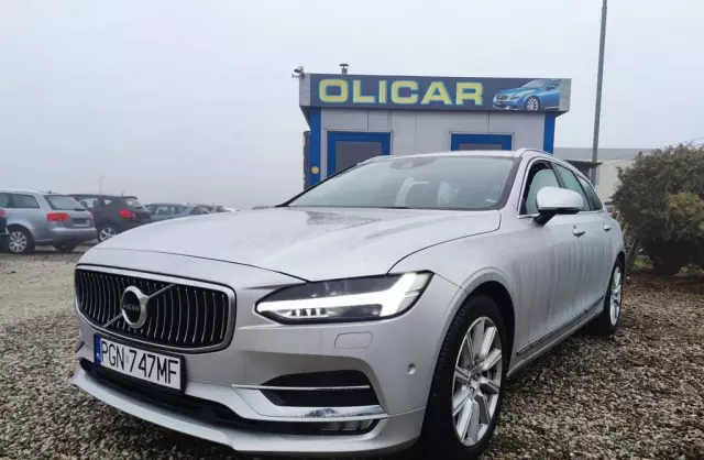 VOLVO V90 