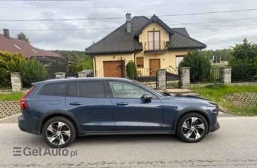 VOLVO V60 Cross Country 