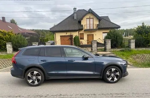 VOLVO V60 Cross Country 