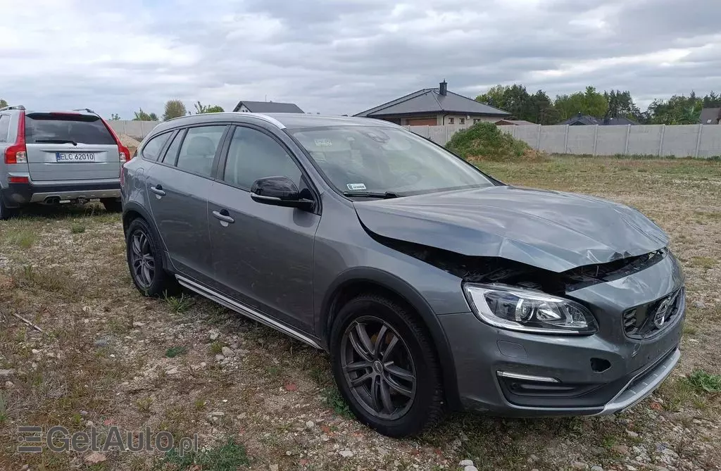 VOLVO V60 Cross Country 