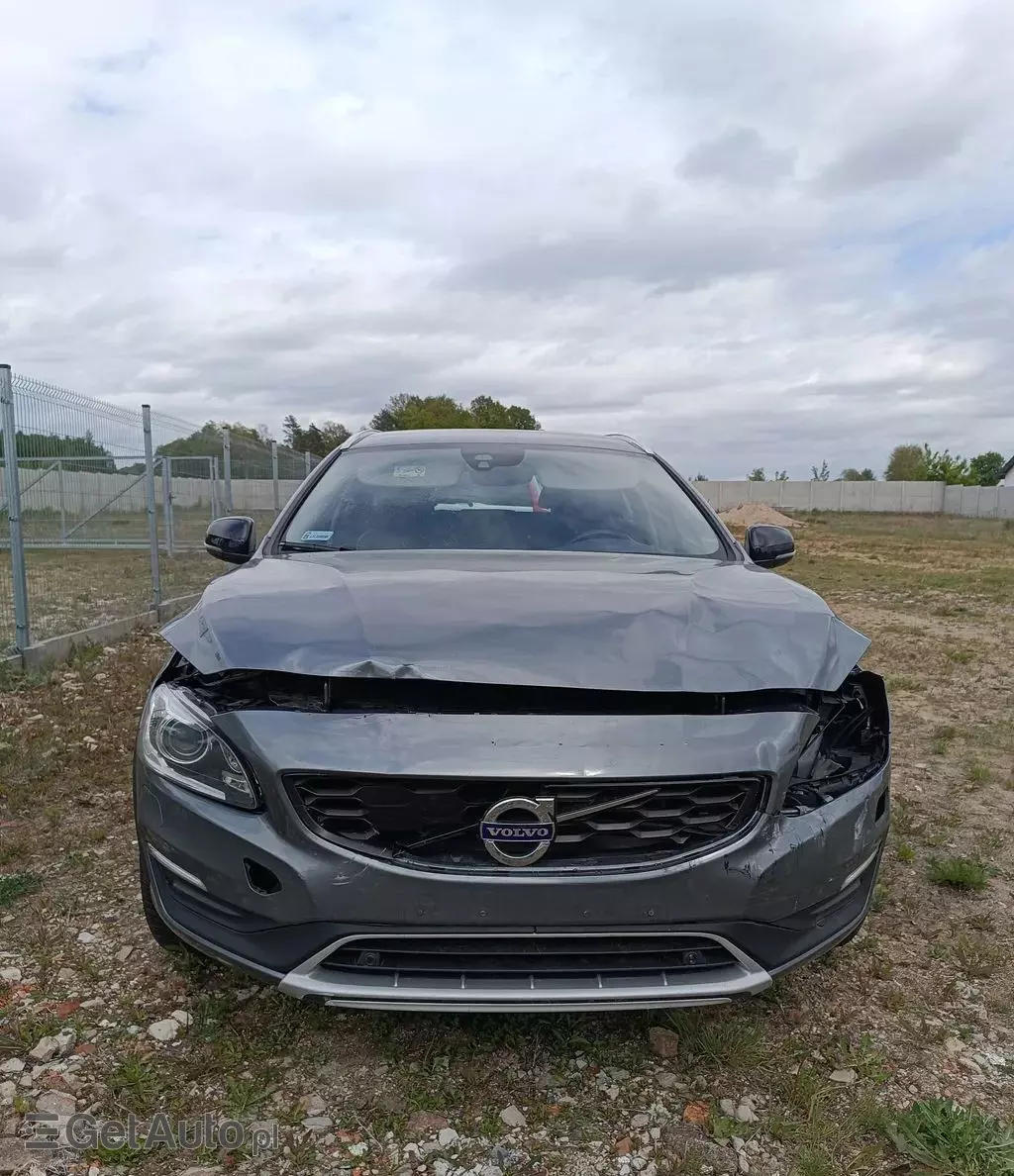 VOLVO V60 Cross Country 