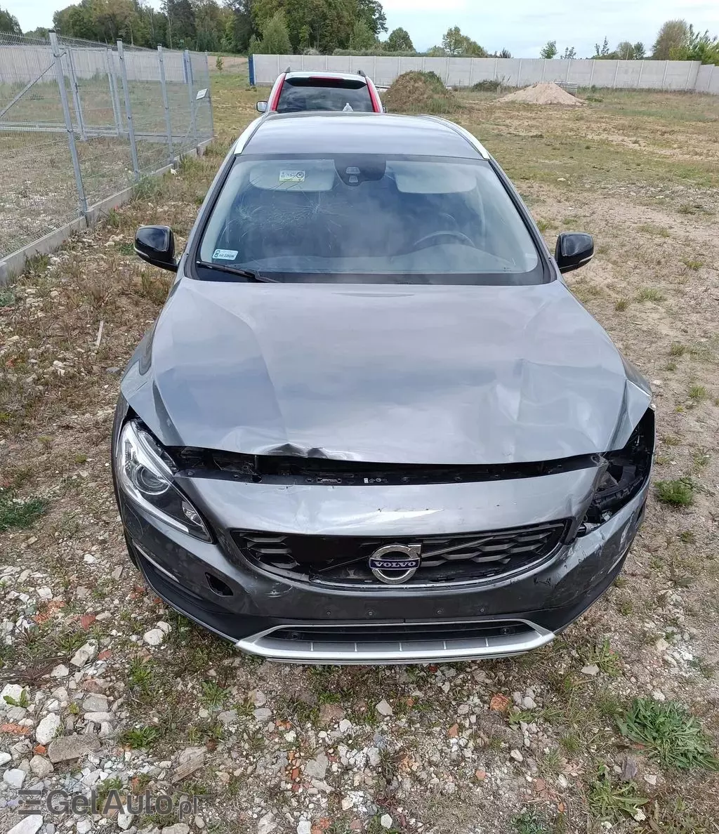 VOLVO V60 Cross Country 